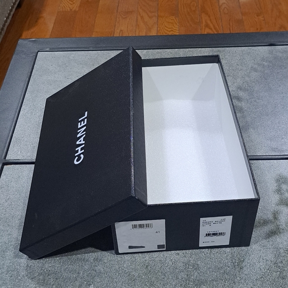 CHANEL SHOE BOX & DUST BAGS - Picture 3 of 12